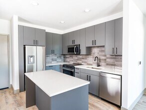 Building Photo - Modera Chandler