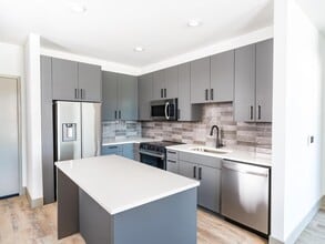 Building Photo - Modera Chandler