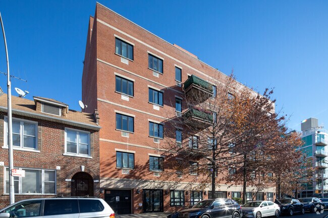 Building Photo - 379-389 Kings Hwy