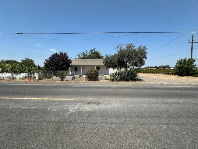 Building Photo - 1360 Delta Rd
