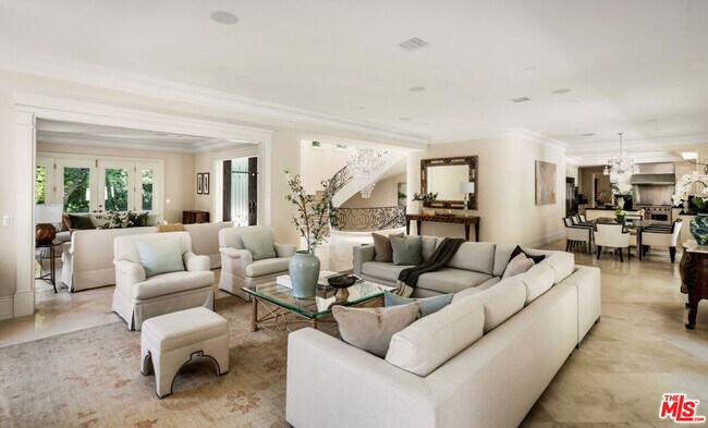 Foto del edificio - 1350 Benedict Canyon Drive