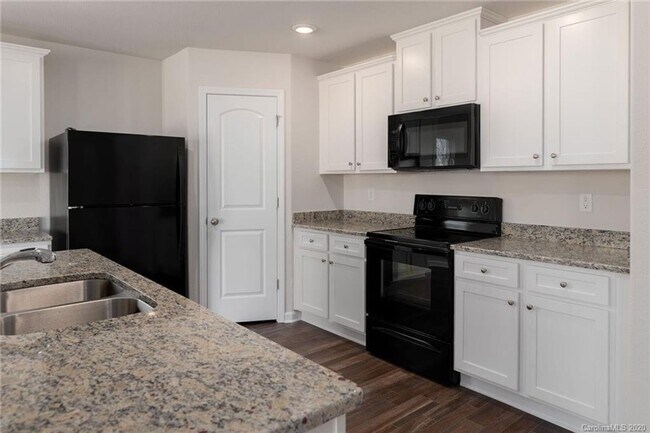 Foto del edificio - Beautiful 3 Bedroom with 2.5 Baths and 2-Car Garage.