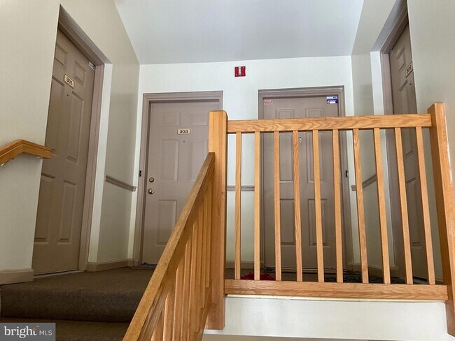 Foto del edificio - 9808 Lake Point Ct
