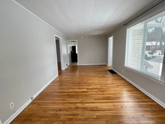 Building Photo - 2609 Amherst Ave