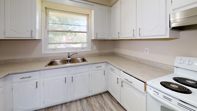 Building Photo - THREE BEDROOM TOWNHOME IN BEAUTIFUL BYRON