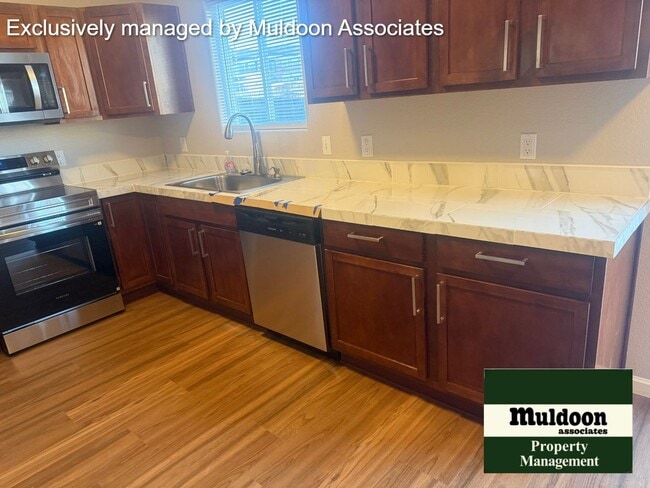 Building Photo - Newly remodeled North side home ready now!!