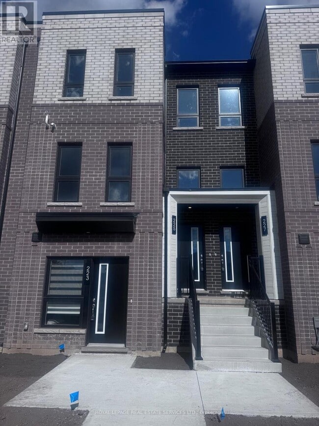 Building Photo - 225 Burke St