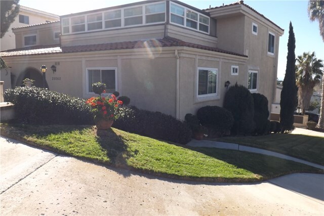 Foto principal - 25062 Alicia Dr