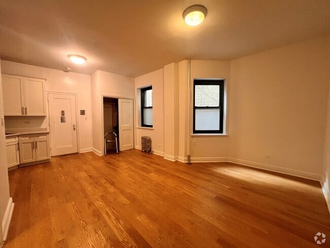 Building Photo - 212 Grand St