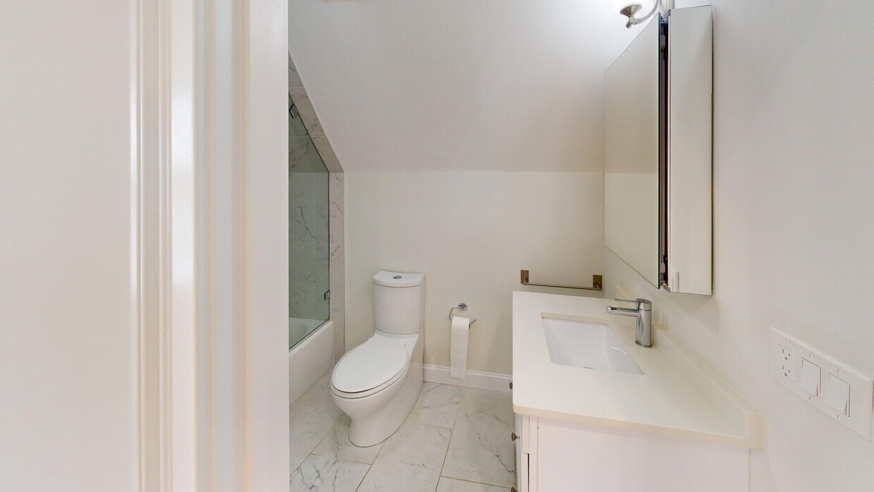 Primary Photo - 62 Gordon St