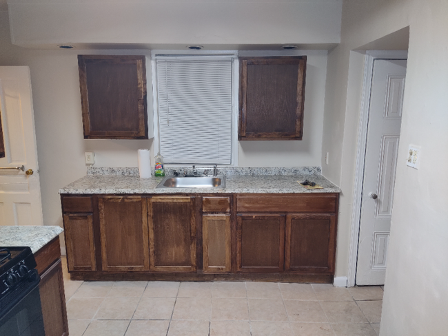 Foto del edificio - 180 E Walnut Ln