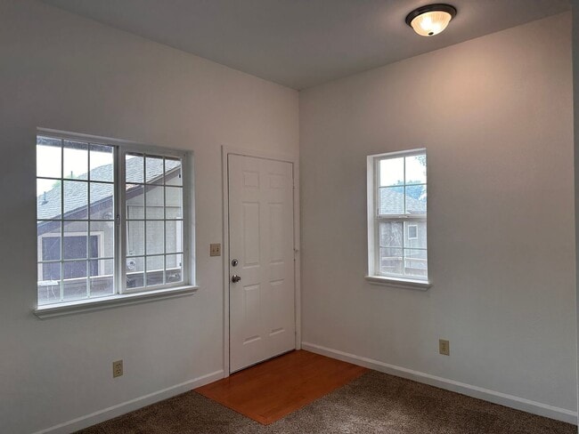 Foto del edificio - 1018 NW Ogden Ave