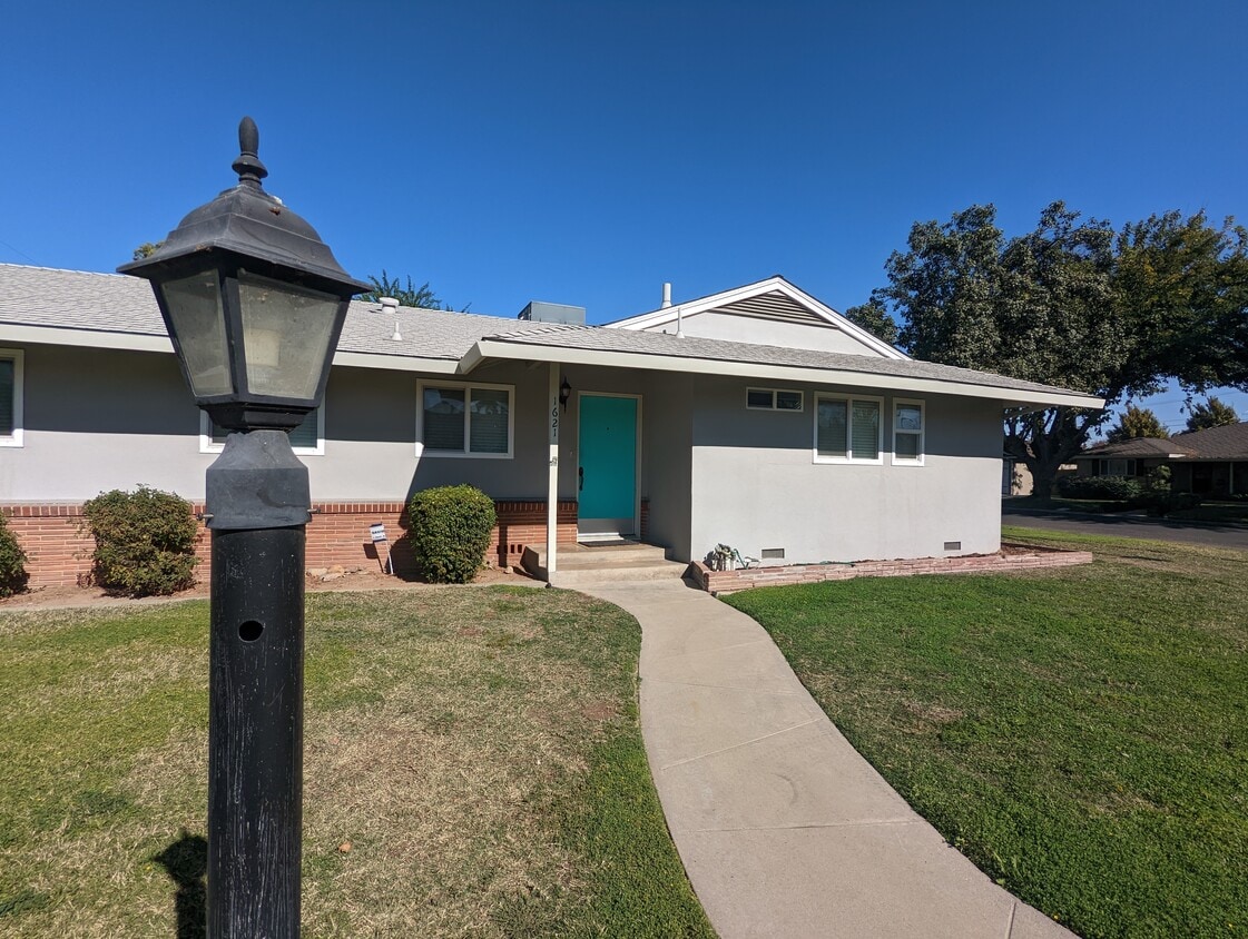 1621 E Coolidge Ave, Modesto, CA 95355 House Rental in Modesto, CA