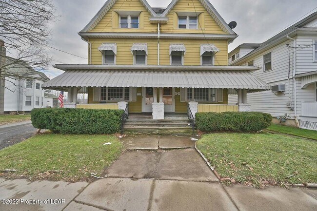 Building Photo - 302 W Main St
