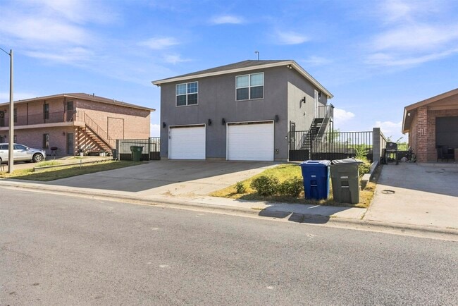 Building Photo - 214 Allen Dr