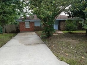 Building Photo - 208 Laurie Ln