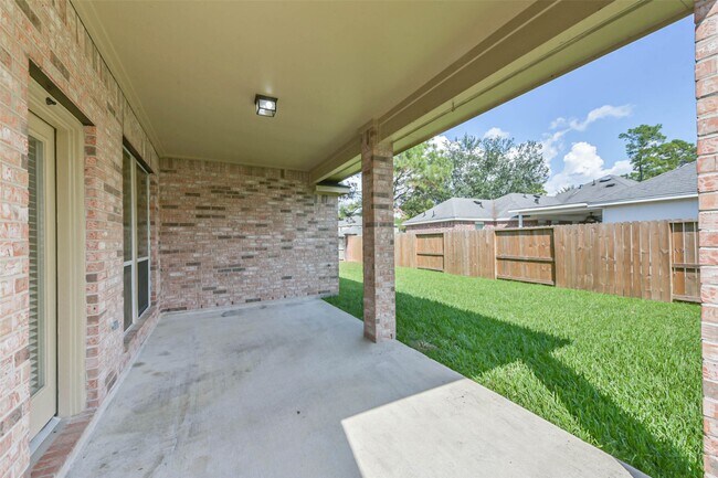 Foto del edificio - 15838 Mossy Shores Ct