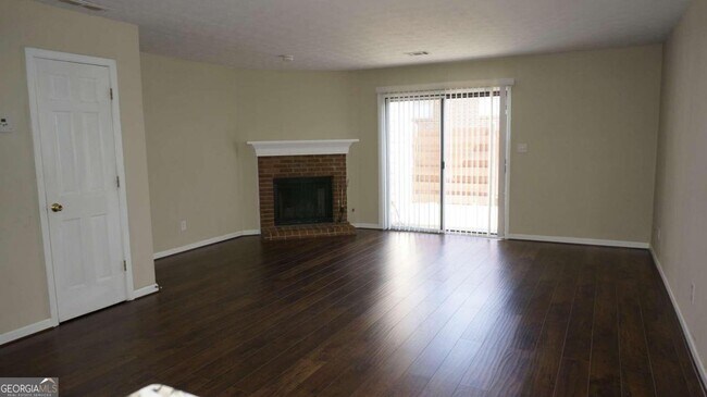 Foto del edificio - 2888 Webb Bridge Rd