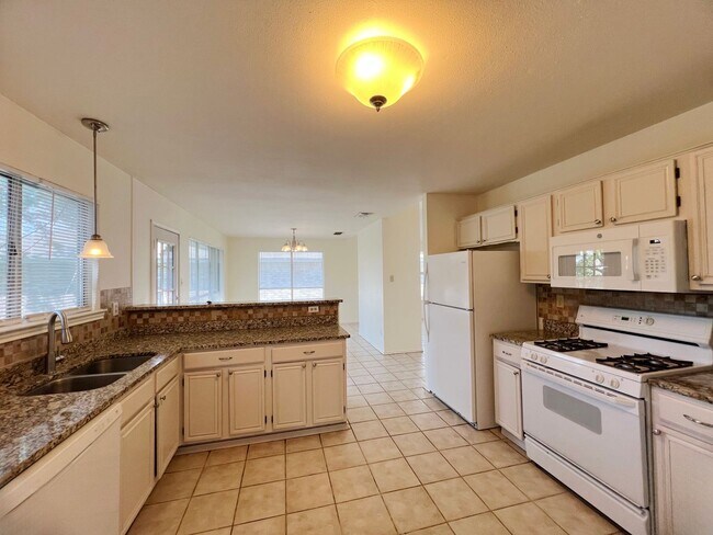 Foto del edificio - 3 bedroom, 2.5 bath home for lease!