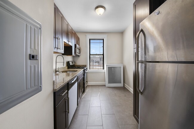 Foto del edificio - 107 Kensington Ave