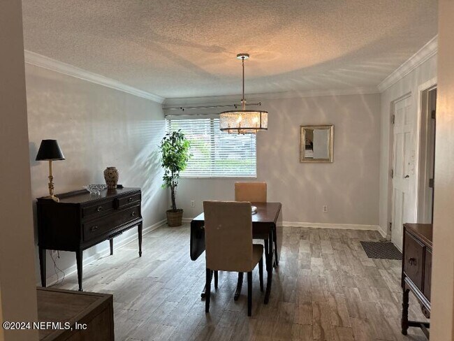 Foto del edificio - 5375 Ortega Farms Blvd