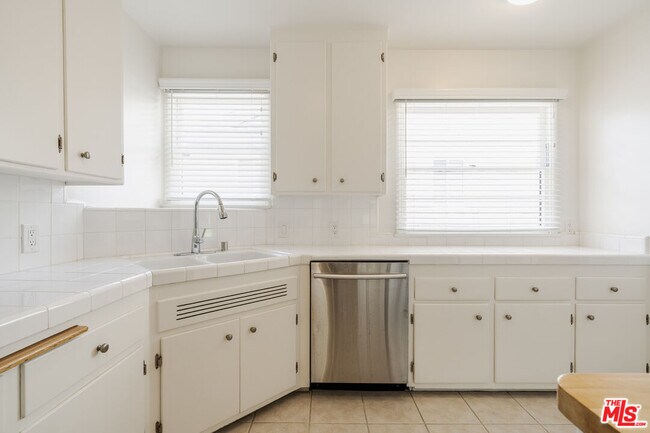 Foto del edificio - 12800 Stanwood Dr