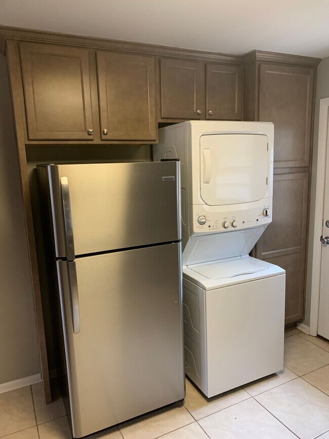 Foto del edificio - Cute 2/1 Duplex on Cone St