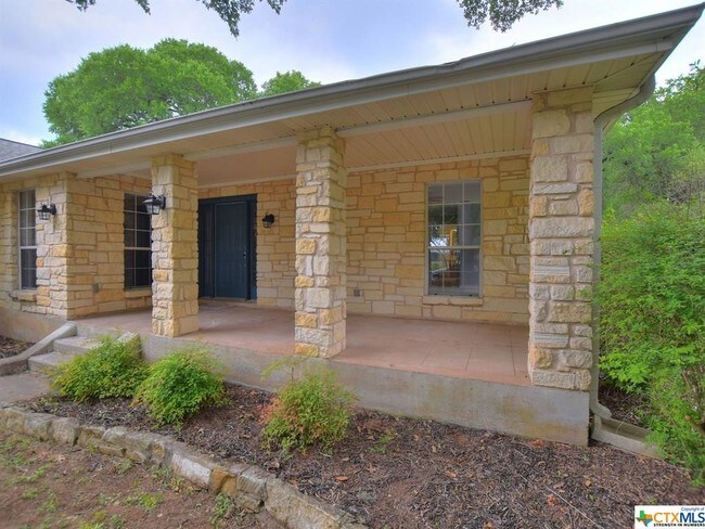 Building Photo - 11 Brookhollow Dr