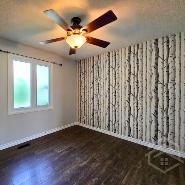 Photo du bâtiment - 3-Bedroom House in Tillsonburg!!