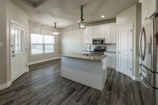 Foto del edificio - 7437 Sleepy Hollow Ln