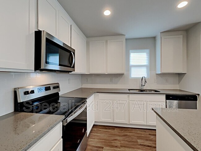Foto del edificio - 2362 St James Dr NW