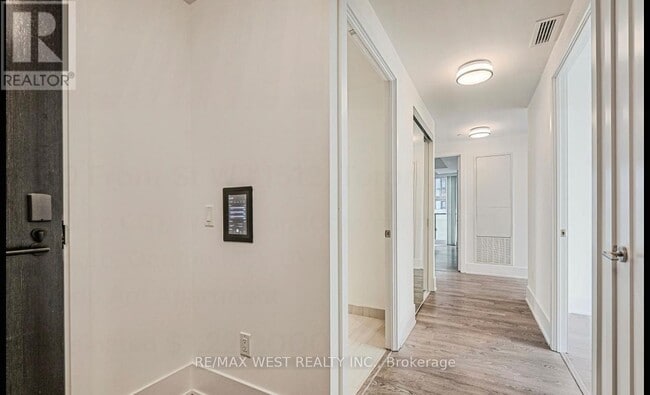 Photo du bâtiment - 1712 Charles St W