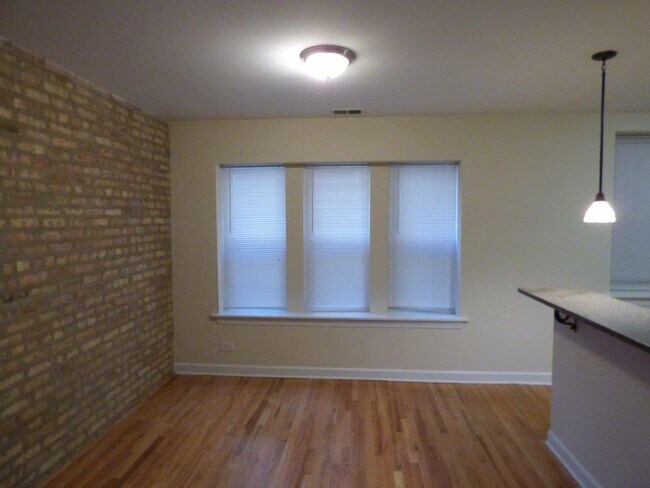 Foto del edificio - 2340 W Granville Ave
