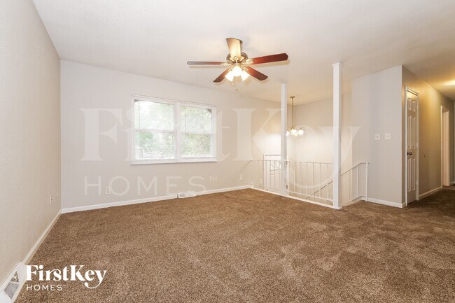 Building Photo - 309 NE Sunnybrook Dr