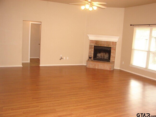 Building Photo - 163 Ken Cir