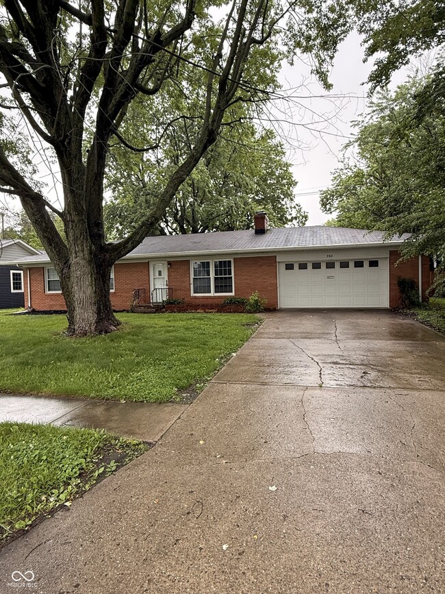 Building Photo - 702 Edgewood Dr