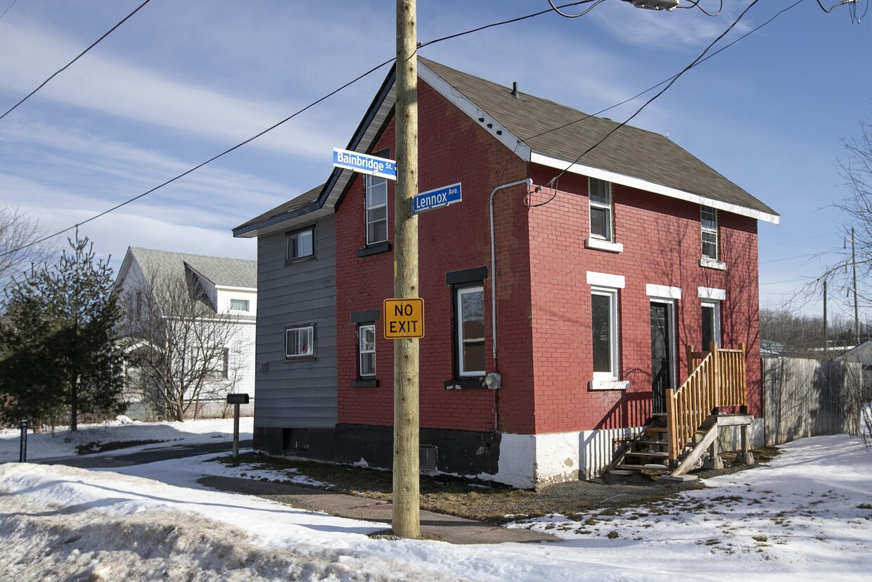 Primary Photo - Spacious 3 Bed / 1 Bath Home in Sault Ste....