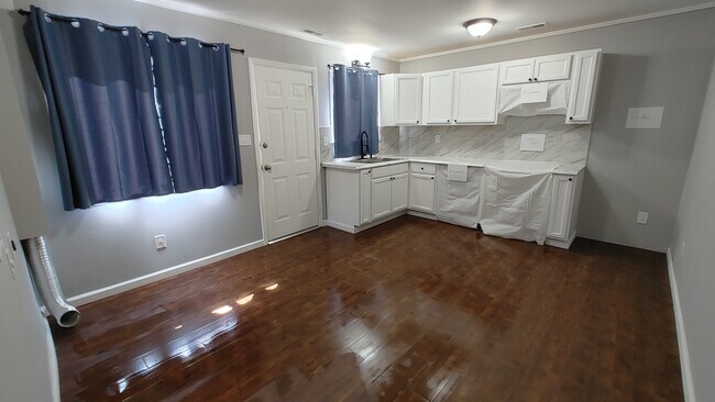 Foto del edificio - 2133 Woodbine Ave