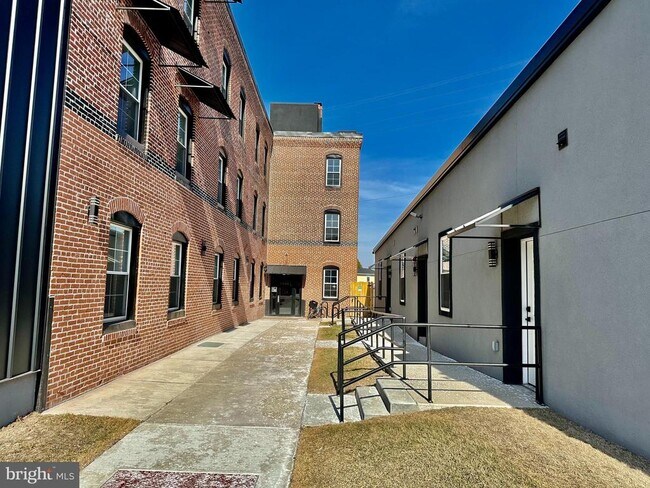 Building Photo - 501 N Cannon Ave