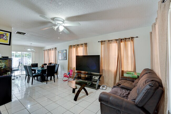 Foto del edificio - 2026 SW 9th St