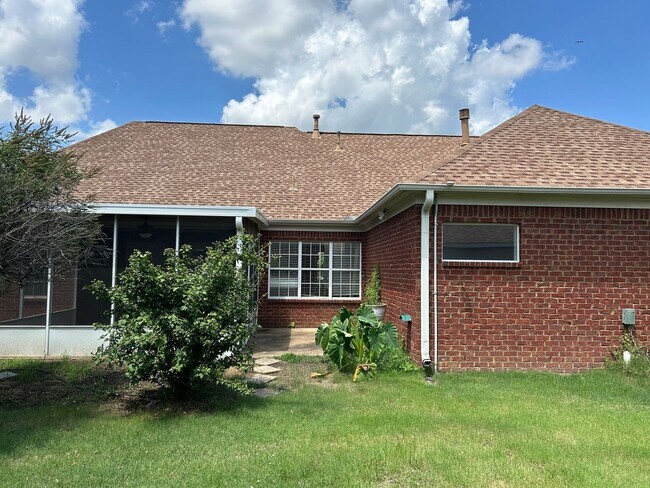 Building Photo - 1617 Mason Dr