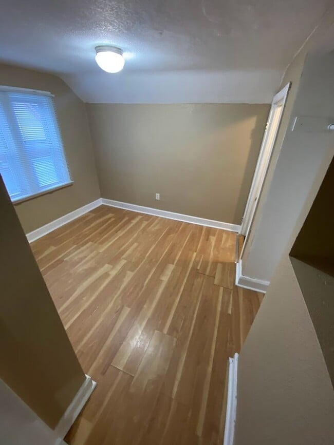 Building Photo - 2 Bed Single Family