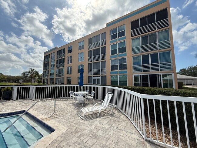 Foto del edificio - 4530 Pinebrook Cir