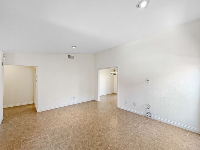 Foto del edificio - Beautiful 3B/2BA House w/ Attached Garage ...