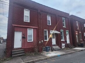 Building Photo - 33 Fleetwood St