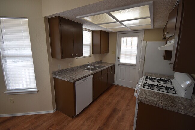 Building Photo - Four Plex