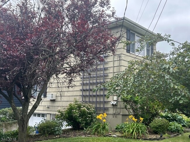 Building Photo - 35 Field Rd