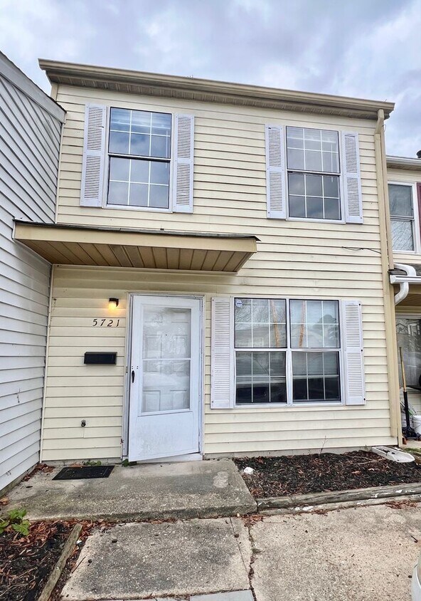 Foto principal - 2BD/ 2.5BA Townhouse near Town Center! Was...