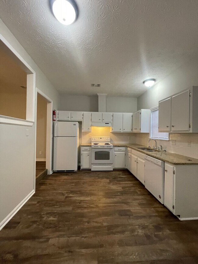 Foto del edificio - 133 Cedar Ct