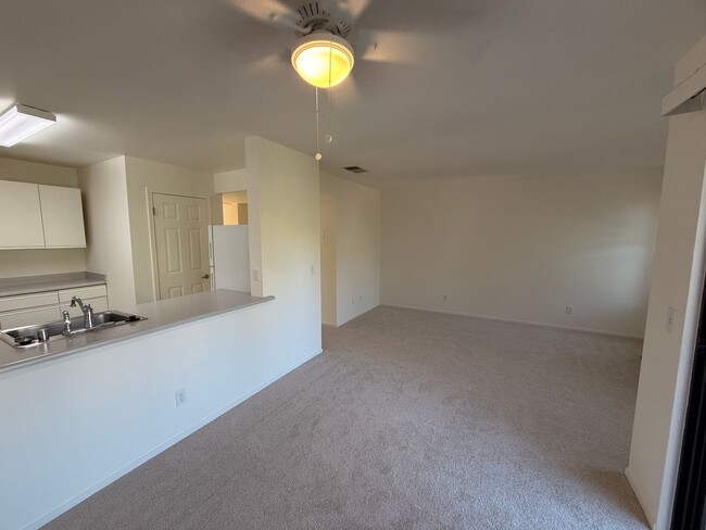 Building Photo - Recently updated top floor 1 bedroom + office with laundry, pool and garage